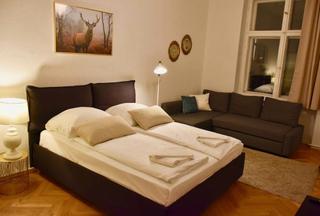 Location Appartement  Calle de la diputación. Estudio luminoso amueblado completamente