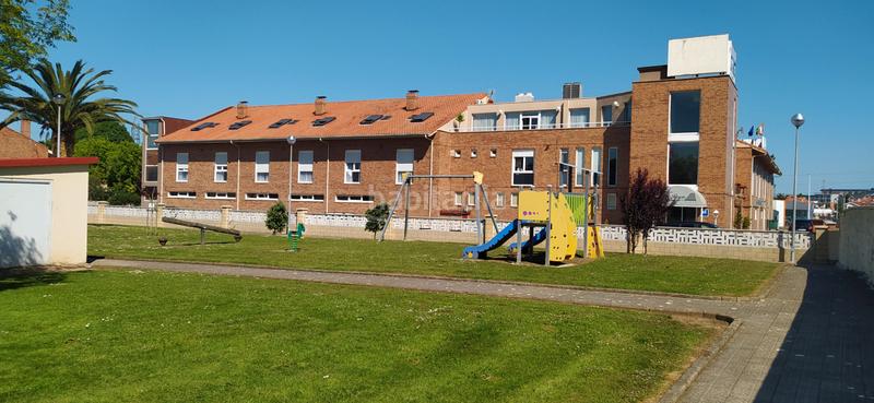 Foto 0317efe2-5626-4b4e-8af0-a4b422745bb3. Casa aparellada amb calefacció aparcament piscina a Santa Cruz de Bezana