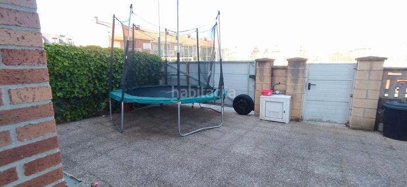 Foto 245c7c94-04bb-439e-8e78-95ba4ea376f9. Casa aparellada amb calefacció aparcament piscina a Santa Cruz de Bezana