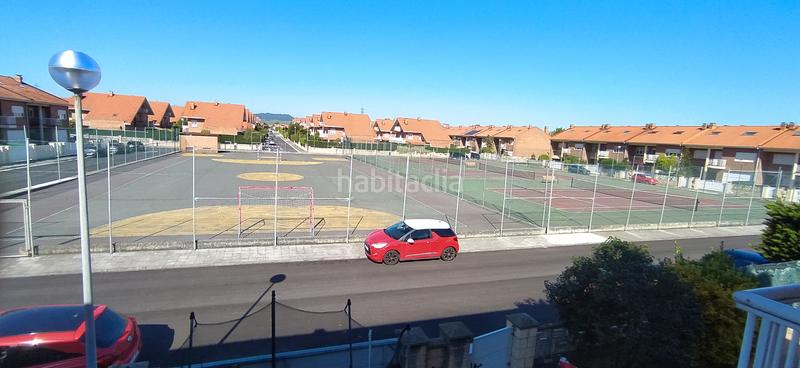 Foto 5da2de4f-4657-4984-88c1-c587428600ed. Casa aparellada amb calefacció aparcament piscina a Santa Cruz de Bezana