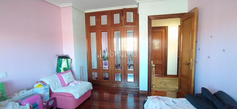 Foto 767dd194-4eff-45f1-a01a-200d043f83b7. Casa aparellada amb calefacció aparcament piscina a Santa Cruz de Bezana