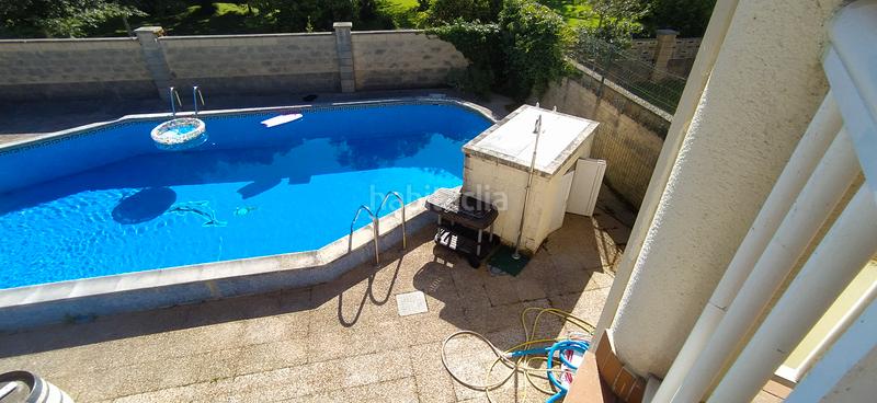 Foto 8e60425a-7de4-46d3-800d-d6350fa1daa5. Casa aparellada amb calefacció aparcament piscina a Santa Cruz de Bezana