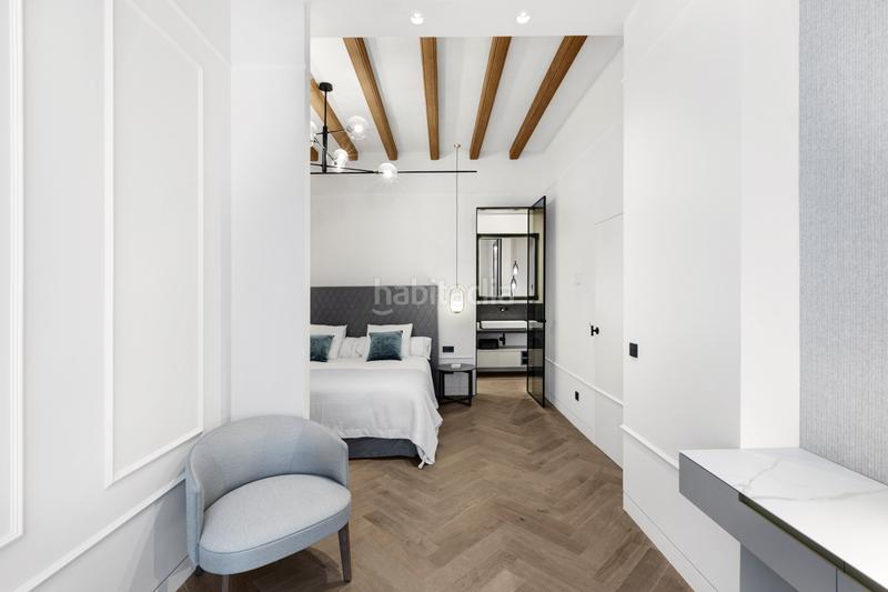 Foto e4b0e8bc-135f-4034-8b58-0ad464bab23c. Casa adosada en La Llotja-Born Palma de Mallorca