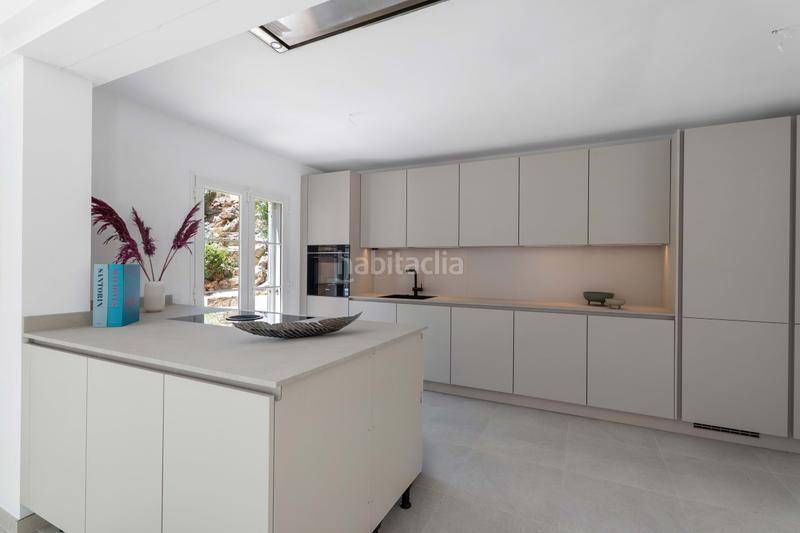 Foto 3ddc86ee-3f99-44bf-9877-f78e7efa5f49. Casa villa mediterránea con vistas al mar en nova santa ponsaelegante villa de 5 dormitorios con un concepto de vida abierto, techos al en Calvià