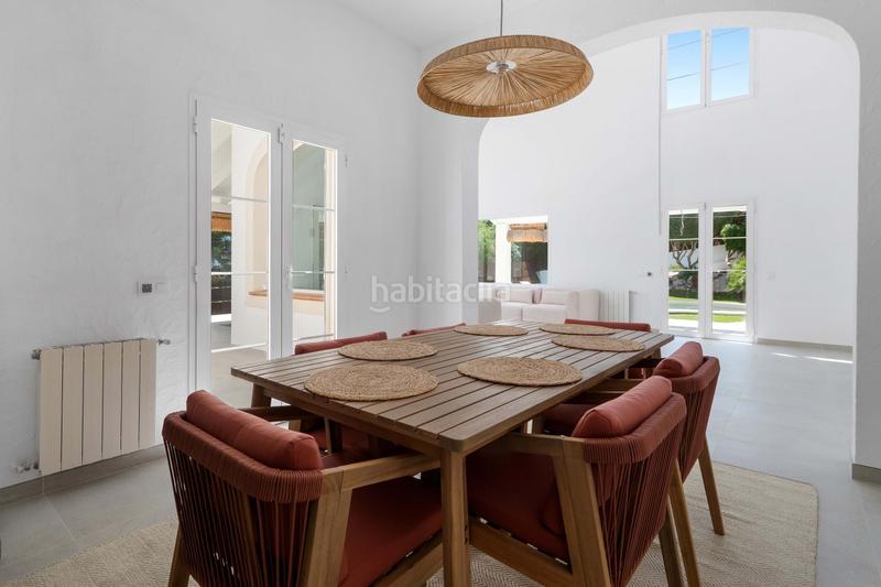 Foto c5c7e4df-cd42-4fe5-afa6-f0223e78957b. Casa villa mediterránea con vistas al mar en nova santa ponsaelegante villa de 5 dormitorios con un concepto de vida abierto, techos al en Calvià
