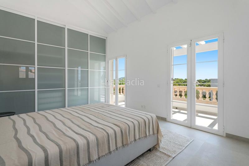 Foto d8b21c1b-4113-46d5-89b3-7daf5657c1a9. Casa villa mediterránea con vistas al mar en nova santa ponsaelegante villa de 5 dormitorios con un concepto de vida abierto, techos al en Calvià
