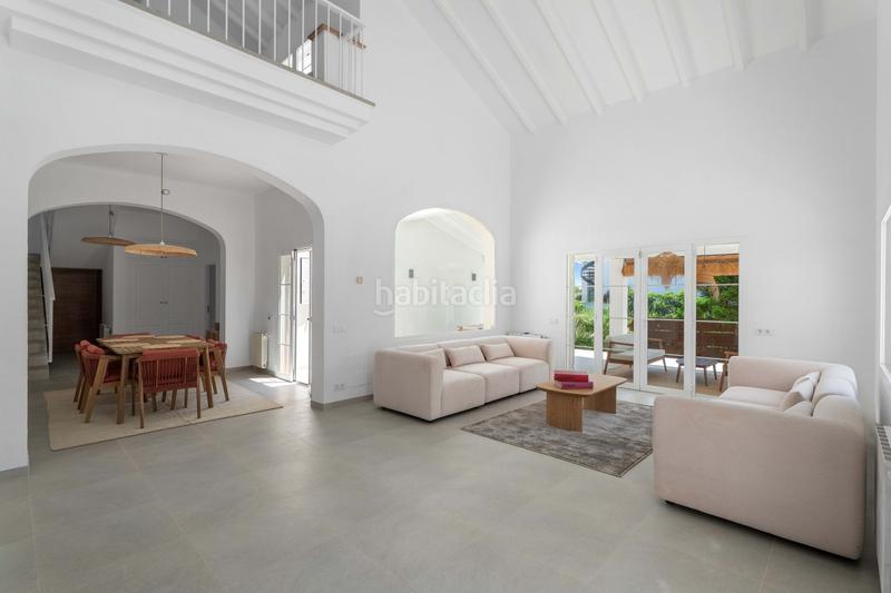 Foto f5f5808f-3fc4-4314-b10a-832bc8416ad2. Casa villa mediterránea con vistas al mar en nova santa ponsaelegante villa de 5 dormitorios con un concepto de vida abierto, techos al en Calvià