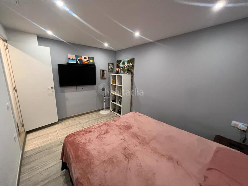 Foto 62373ad2-8b69-4919-bb20-e98ceb903e72. Duplex in carrer de sant iscle 52 in Turó de la Peira Barcelona