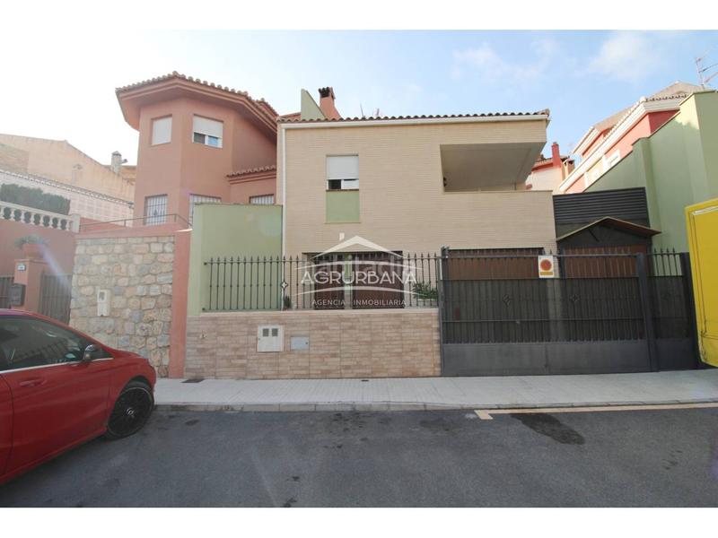 Foto 1743a221-d3b6-4e8b-a127-154fdd704255. Casa a schiera con parcheggio piscina in Motril ciudad Motril