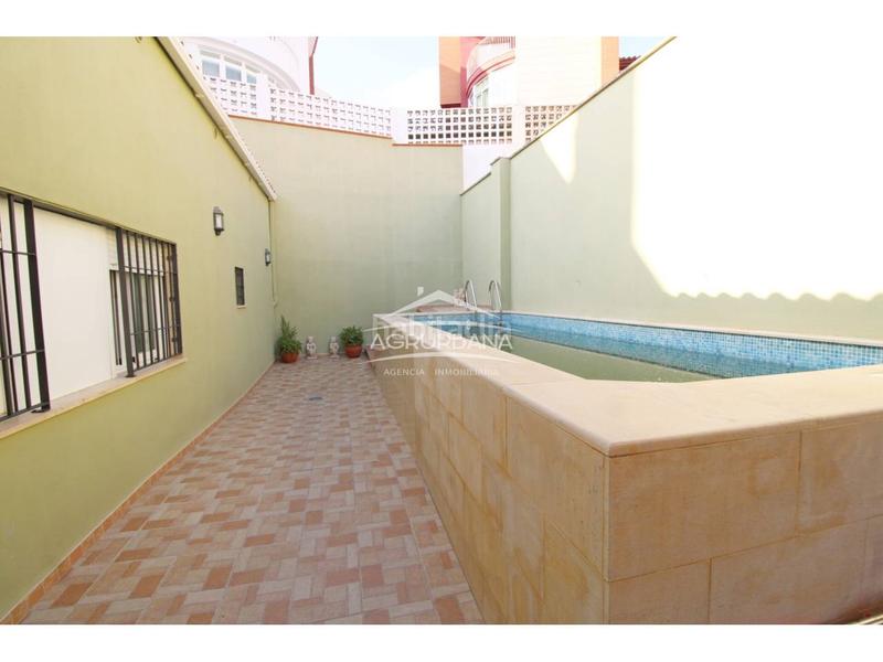 Foto 8e2e8fb7-918b-4280-92fa-e16e4c00f547. Casa a schiera con parcheggio piscina in Motril ciudad Motril