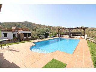 Maison à Vélez de Benaudalla. Cortijo en venta y finca rústica.