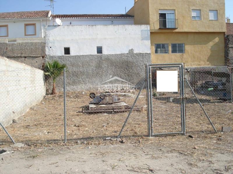 Foto 994be36f-4b7b-4941-8da0-32ccbe698e33. Solar industrial a Centro Salobreña