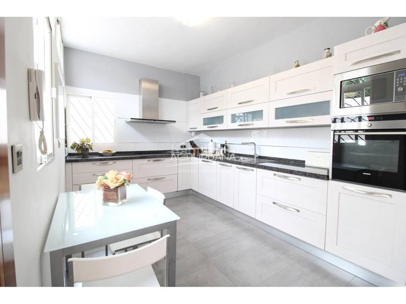 Foto 0ae6f129-5dac-420b-8d86-589140a25c0d. Chalet avec parking piscine dans Motril ciudad Motril