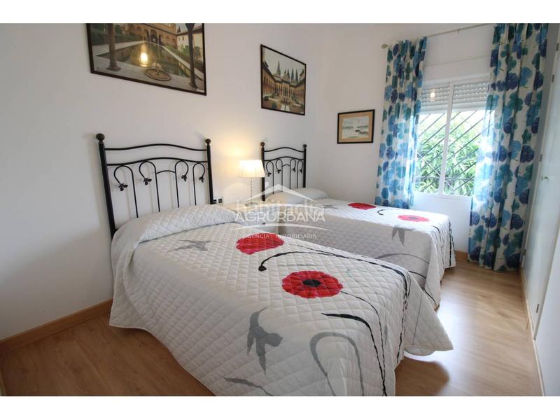 Foto 11382fc4-6997-474a-aa39-ffdfa6bd6a9c. Chalet avec parking piscine dans Motril ciudad Motril