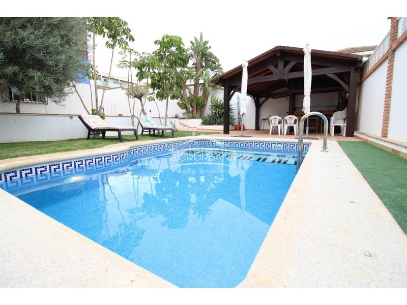 Foto 2aa63bca-ede1-4e6b-ac5a-d11821a7e82e. Chalet avec parking piscine dans Motril ciudad Motril