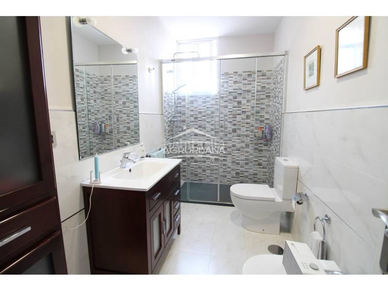 Foto af0220a4-b7bd-43f1-851a-1a67c92d7f65. Chalet avec parking piscine dans Motril ciudad Motril