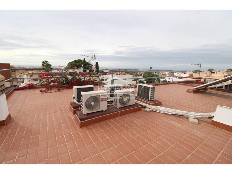 Foto bf0cab3f-27aa-4e2e-9077-6d04c9254199. Chalet avec parking piscine dans Motril ciudad Motril