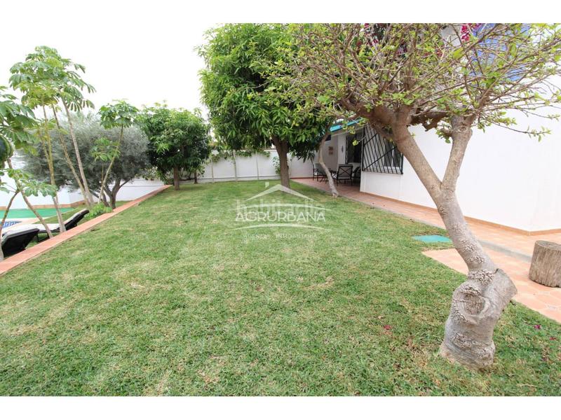 Foto c2890646-bfbd-4606-b937-a78dfe5961b5. Chalet avec parking piscine dans Motril ciudad Motril