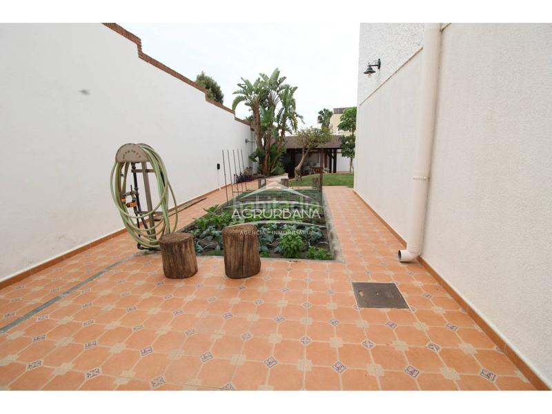 Foto d9e6febe-0e8f-48b9-b0bb-a831654f479b. Chalet avec parking piscine dans Motril ciudad Motril