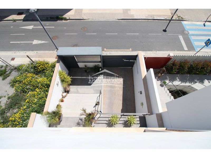 Foto cd4f974b-e4cd-4b63-a8ba-907a2727c10f. Casa adossada amb calefacció aparcament piscina a Motril