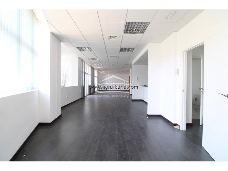 Foto 1d1812ae-47d4-4bef-ba0c-5a7d0f16bc91. Oficina amb aparcament a Motril ciudad Motril