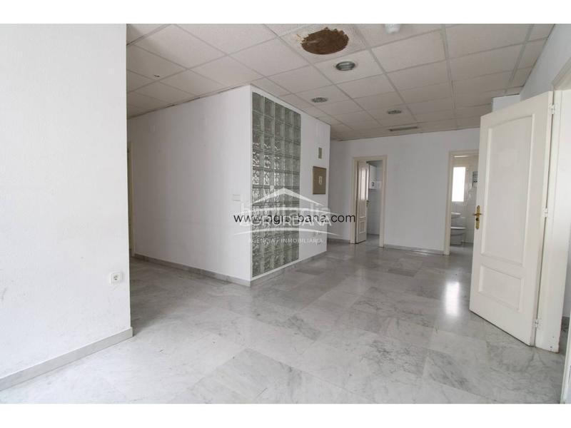 Foto 36de7532-fb73-4d94-9bbc-4727fb5640e3. Oficina amb aparcament a Motril ciudad Motril