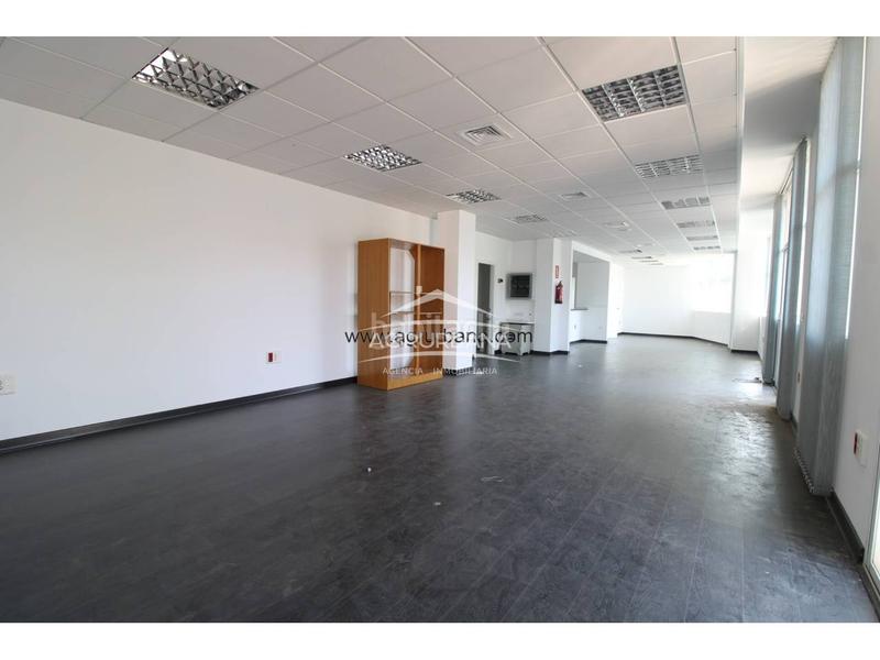 Foto 8ec34745-0af8-4177-b449-b9b74bf49e4a. Oficina amb aparcament a Motril ciudad Motril