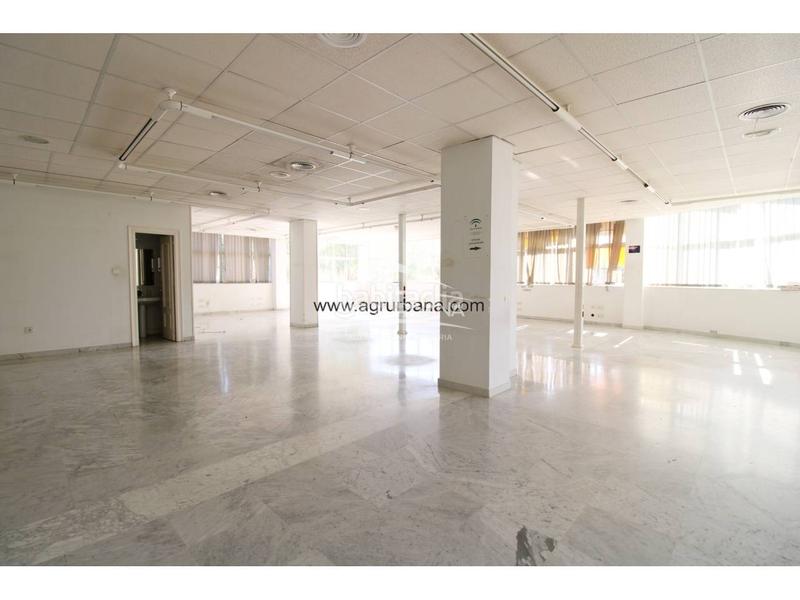 Foto ad882736-b41f-4bcc-b06d-be193eb5bdb3. Oficina amb aparcament a Motril ciudad Motril