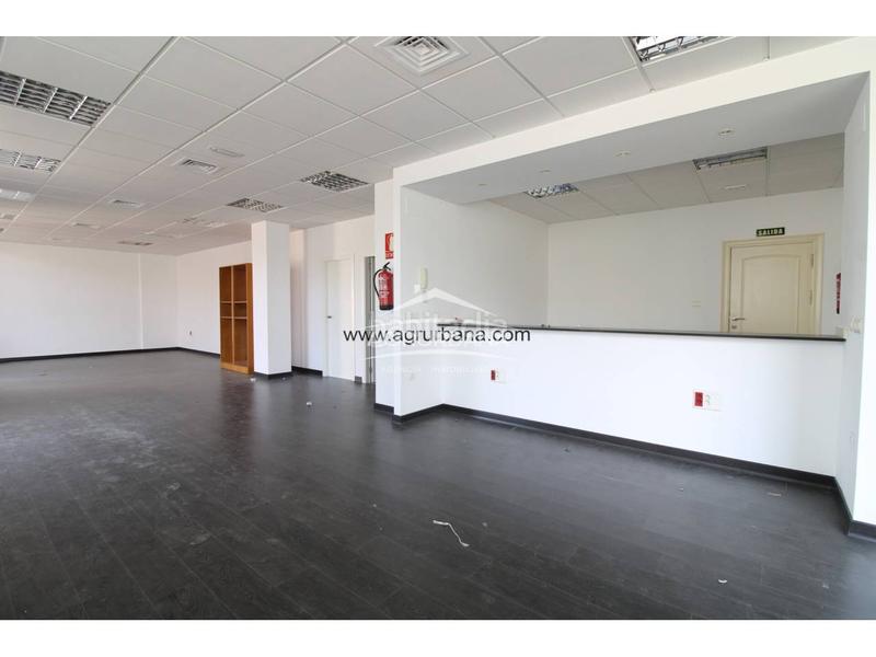 Foto b2fd5c23-0ee6-40d9-92ef-fff35fcc1520. Oficina amb aparcament a Motril ciudad Motril