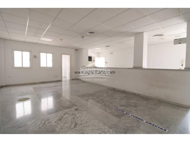 Foto bfad6ae6-003d-4e5d-a07b-e924356185fe. Oficina amb aparcament a Motril ciudad Motril