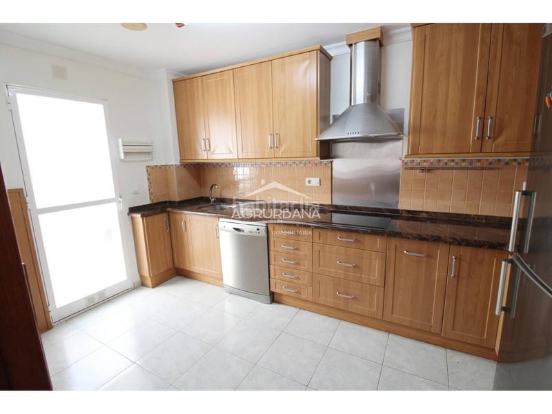 Foto 85890903-9d9e-43f4-8770-bc965504d74d. Flat with parking in Motril ciudad Motril