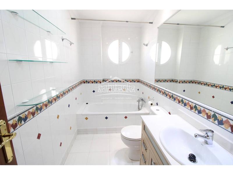 Foto c2e86a48-6c9a-450d-9908-3614c1fe50be. Flat with parking in Motril ciudad Motril