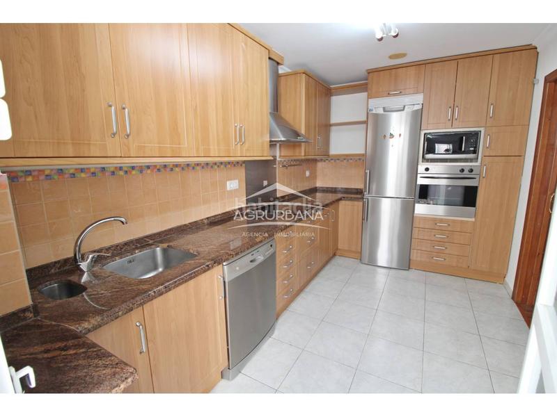 Foto f92565b0-17ad-4f86-b3da-b6c77fc209c2. Flat with parking in Motril ciudad Motril