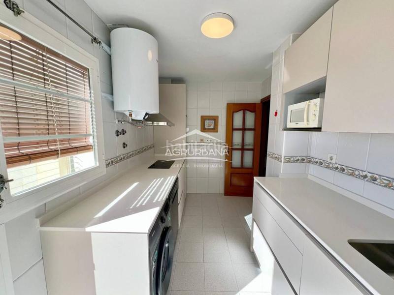 Foto 9886cb17-7913-4019-88d1-abb1f429b9ff. Rent flat with parking in Motril ciudad Motril