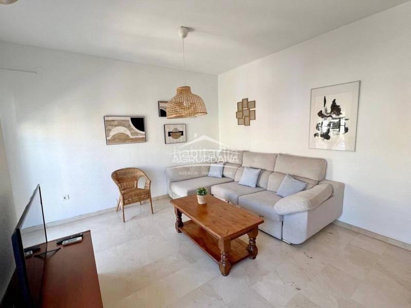 Foto d65a3b45-9937-4ad9-8f93-f3f4444a350d. Rent flat with parking in Motril ciudad Motril