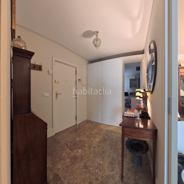 Foto b8979a86-e21a-4376-9683-54eb60e9e216. Pis amb calefacció aparcament a Los Remedios Sevilla