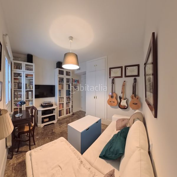Foto e0bd3098-d816-42a4-988d-1f0a787d5a9a. Pis amb calefacció aparcament a Los Remedios Sevilla