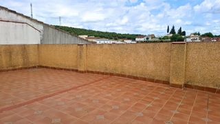 Casa a schiera  Calle bécquer. ?? casa en venta · almodóvar del río · vistas al castillo desde