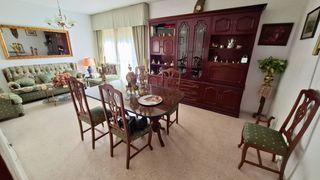Piso  Avenida de los almogávares. Piso de 101 m², 3 dormitorios y 2 baños con vistas a zonas ajard