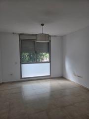 Lloguer Pis a Avenida de veinticinco de julio 5. Piso centrico si amueblar con plaza de garaje.