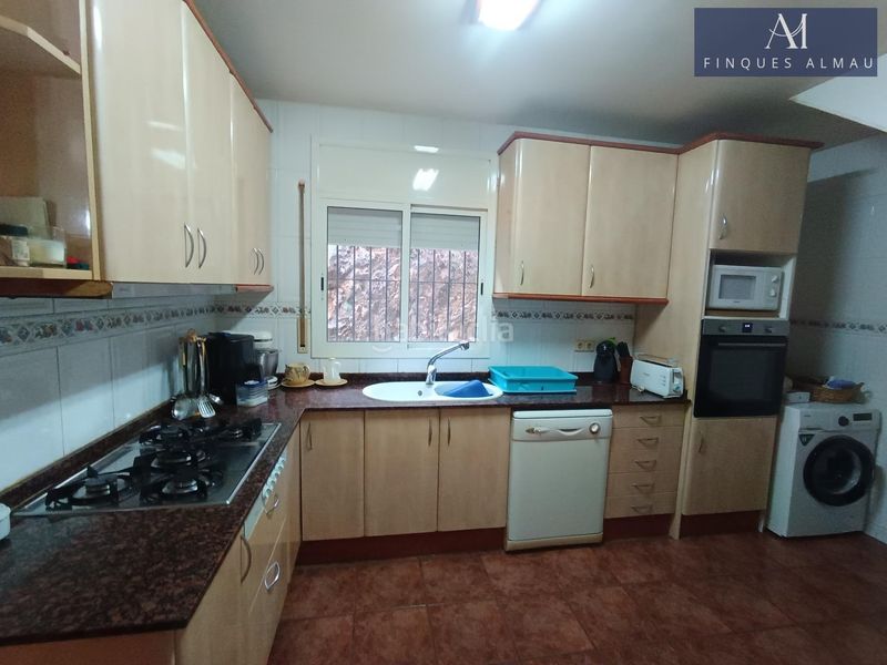 Foto 5d09ac55-b0b3-45d1-9e9a-fbdb0bacf851. Casa amb aparcament a Olivella