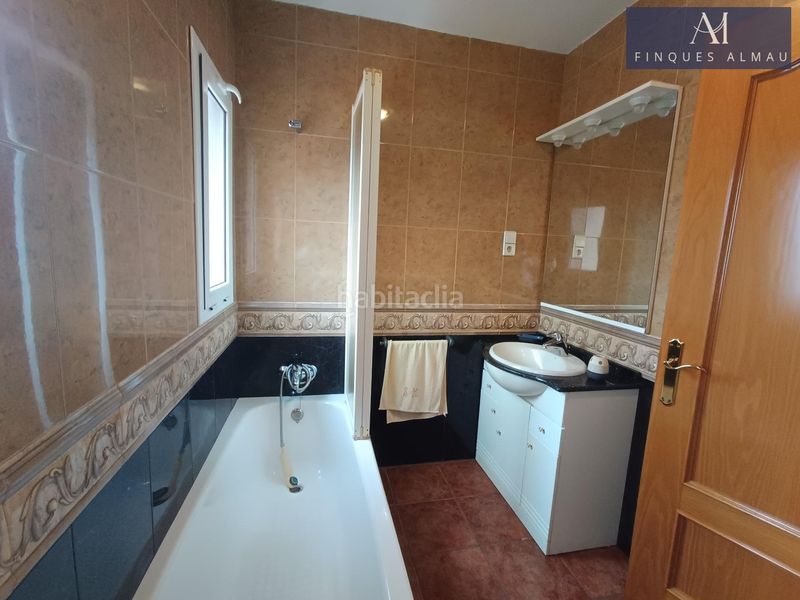 Foto eb108202-95b7-4910-ac3d-f42620c2e3a1. Casa amb aparcament a Olivella