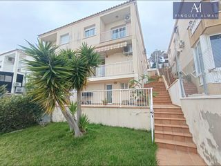 Reihenhaus in Segur de Calafell Nucli Urb�. Chalet pareado en venta en segur de calafell