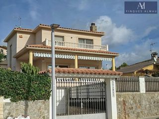 Casa a Castellet i la Gornal. Casa en venta en costa cunit con licencia turística!!