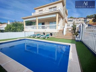 House in Castellet i la Gornal. Casa en venta en costa cunit con licencia tur�stica!!