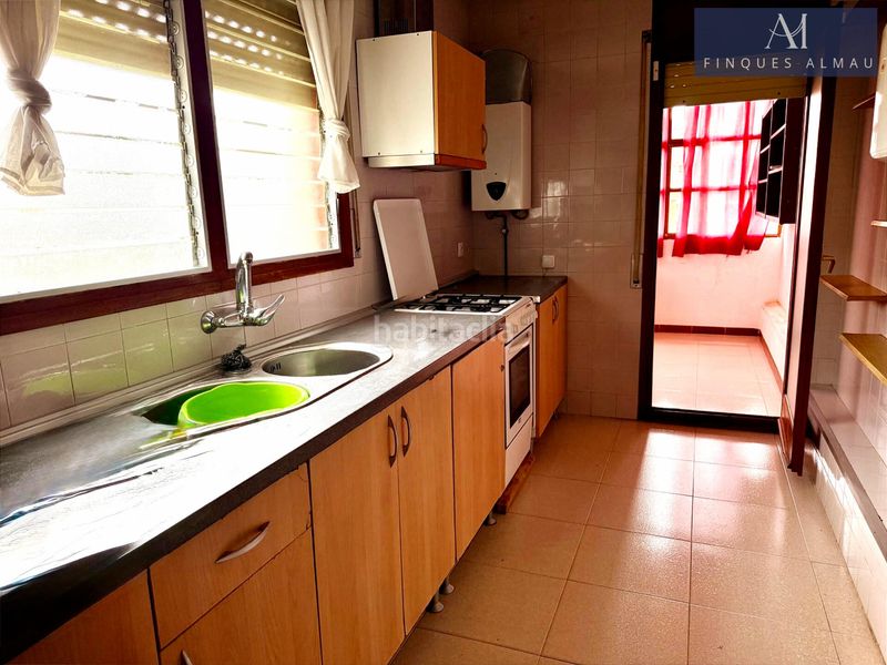 Foto dbf050ad-0536-427e-af10-0bee3adc521a. Casa adossada amb aparcament a costa Cunit - els jardins - els rosers Cunit