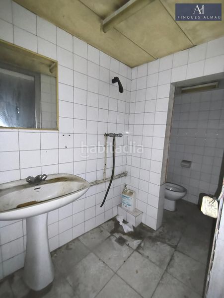 Foto f8db83c9-d123-497c-9c07-c46fbde47a3a. Local comercial a Nord Vilanova i la Geltrú
