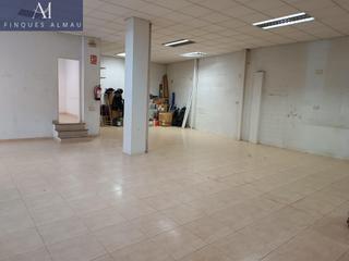 Local Comercial  Carrer d'esteve terrades. Local comercial amplio en ubicacin estratgica