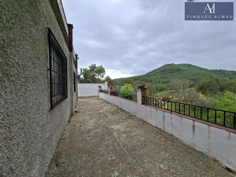 Foto 76c17370-a3db-429b-bf37-b7716801a0b3. Casa aparellada amb aparcament a Olivella