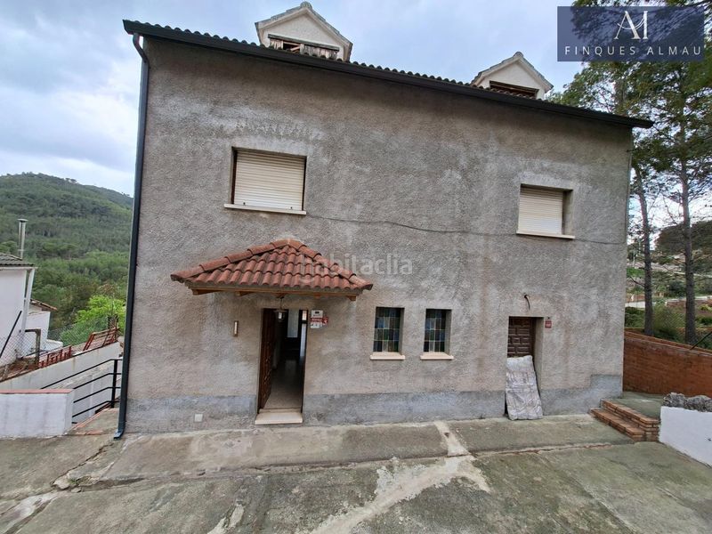 Foto b4bcb578-5e9b-4e6c-98cd-02881956624b. Casa aparellada amb aparcament a Olivella